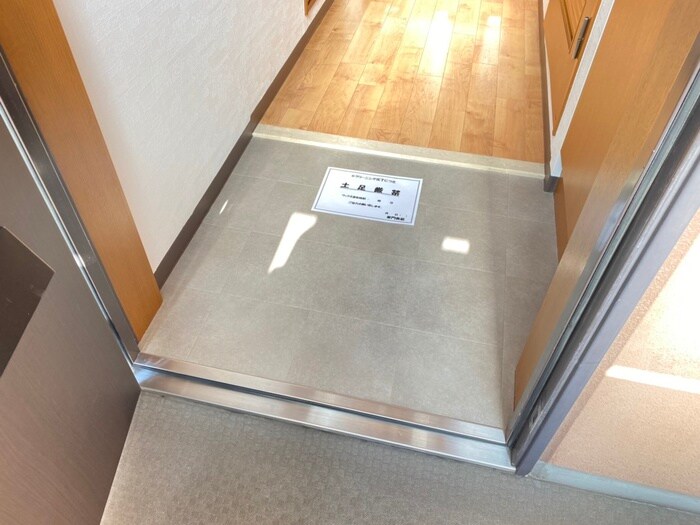 物件内観写真15　(玄関)