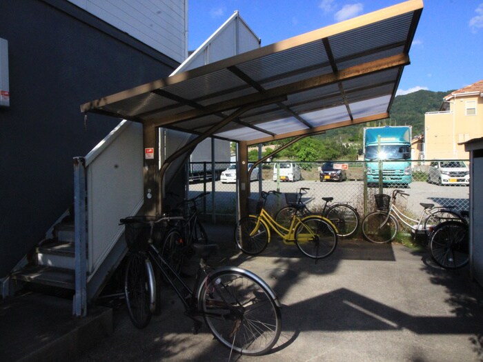 物件外観写真5　(駐輪場)