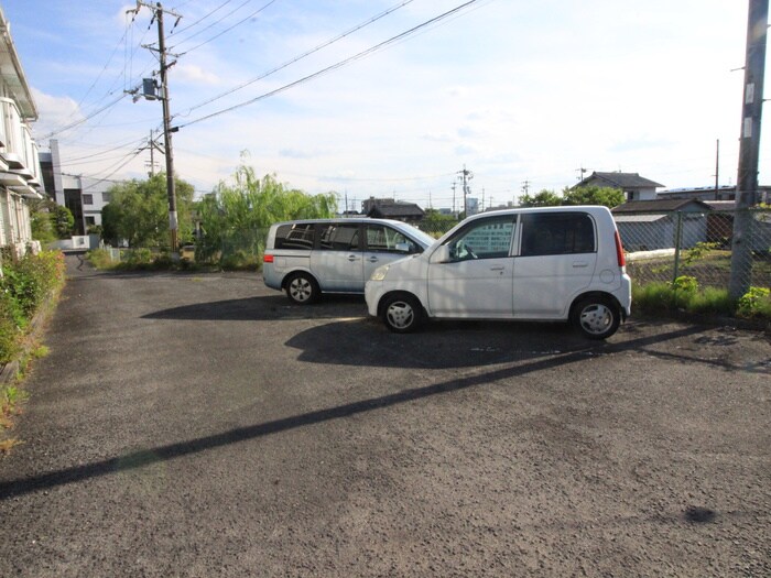物件外観写真6　(駐車場)