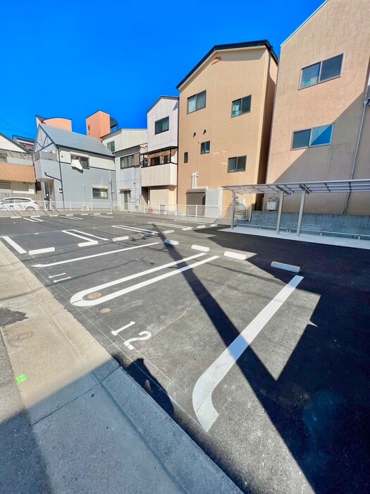 物件外観写真2　(駐車場)
