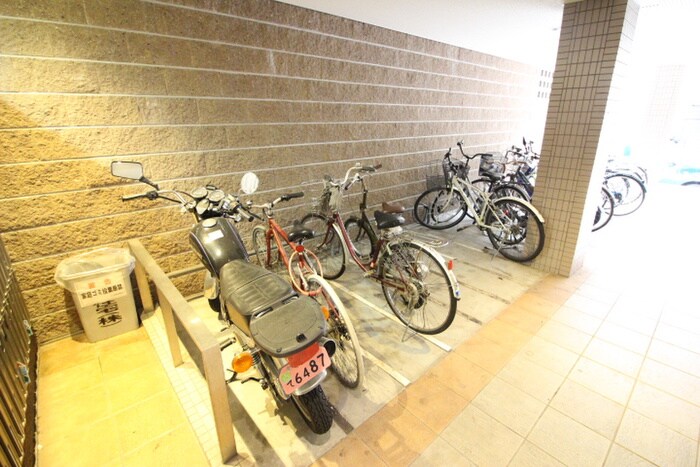 物件外観写真5　(駐輪場)