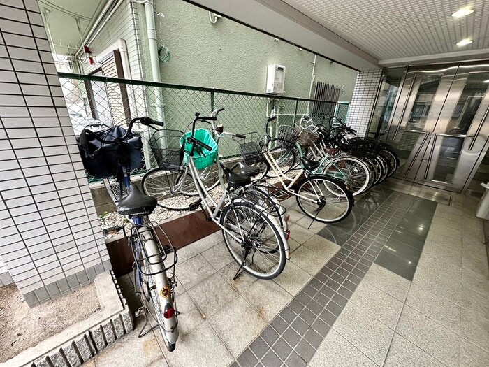 物件外観写真4　(駐輪場)