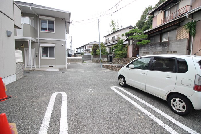 物件外観写真5　(駐車場)