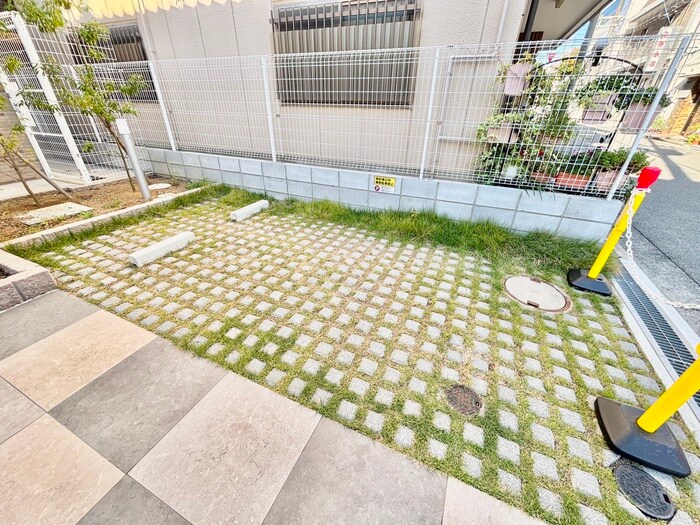 物件外観写真2　(駐車場)