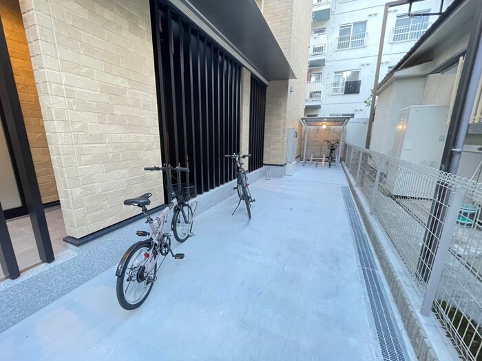 物件外観写真3　(駐輪場)