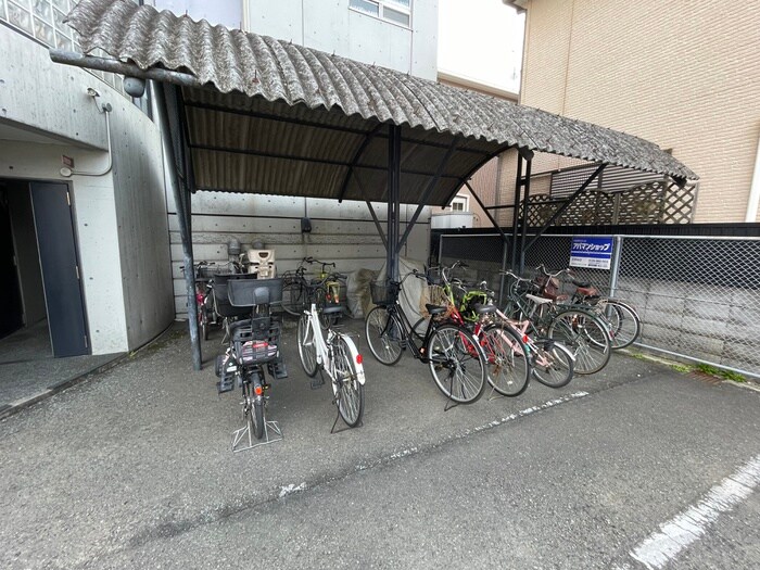 物件外観写真2　(駐輪場)