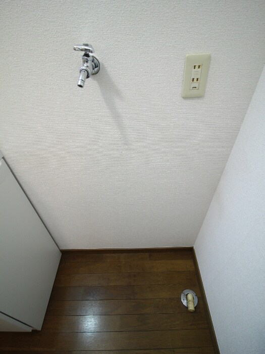 物件内観写真11　(洗濯機置場)