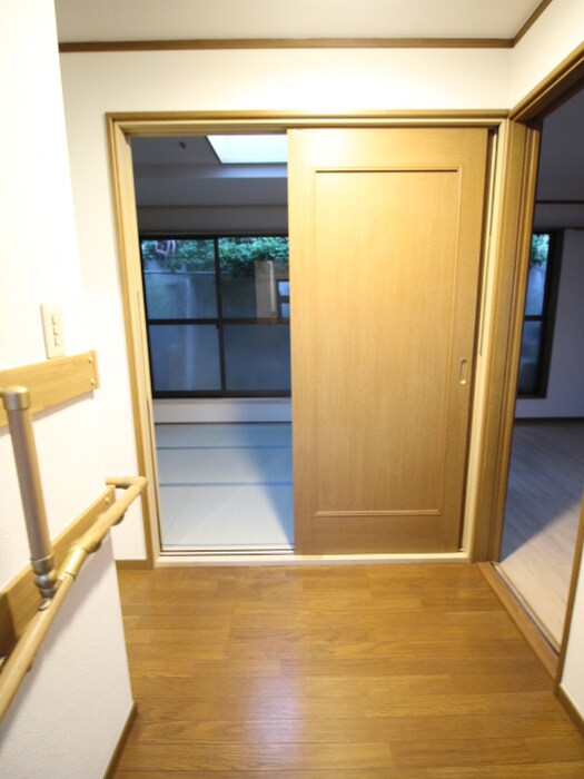 物件内観写真12　(廊下)