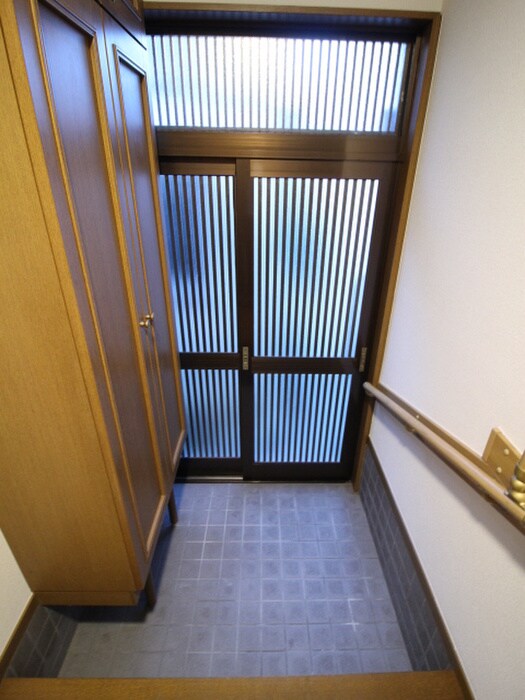 物件内観写真16　(玄関)