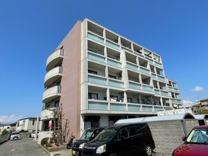 ヴァンヴェ－ル川西外観写真