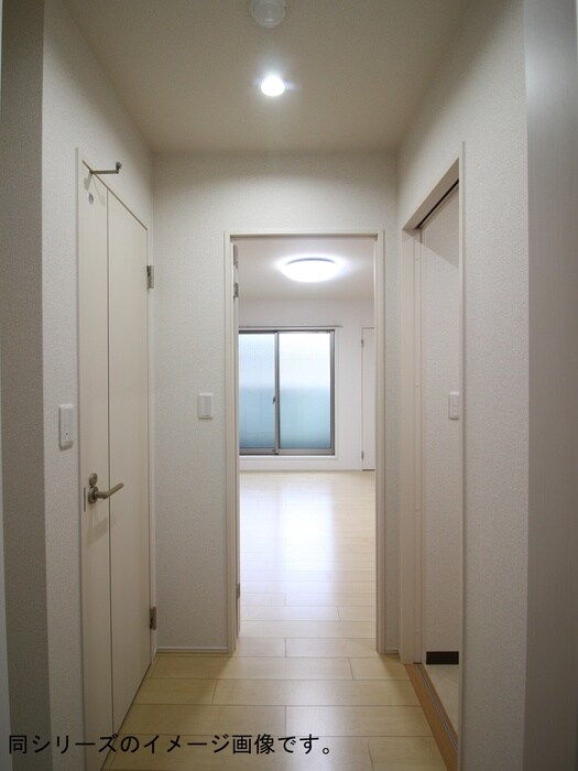 物件内観写真4　(廊下)