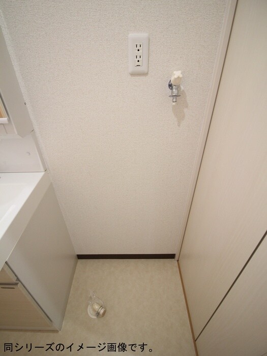 物件内観写真7　(洗濯機置場)