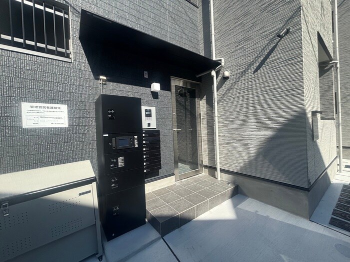 物件外観写真2　(エントランス部分)