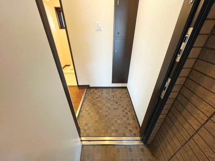 物件内観写真7　(玄関)