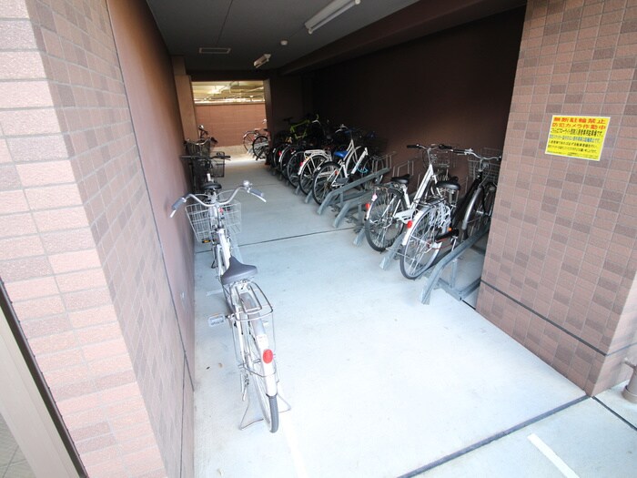 物件外観写真3　(駐輪場)