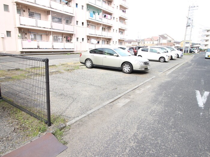 物件外観写真4　(駐車場)