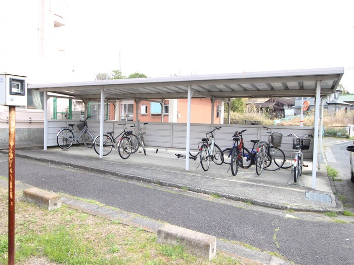 物件外観写真5　(駐輪場)