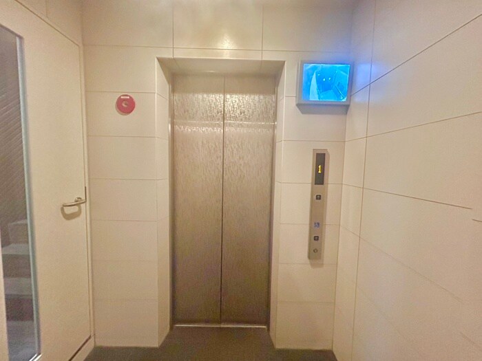 物件外観写真5　(エントランス部分)