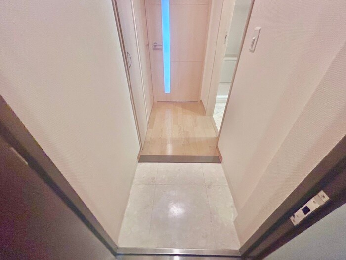 物件内観写真13　(玄関)