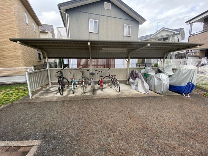 物件外観写真4　(駐輪場)