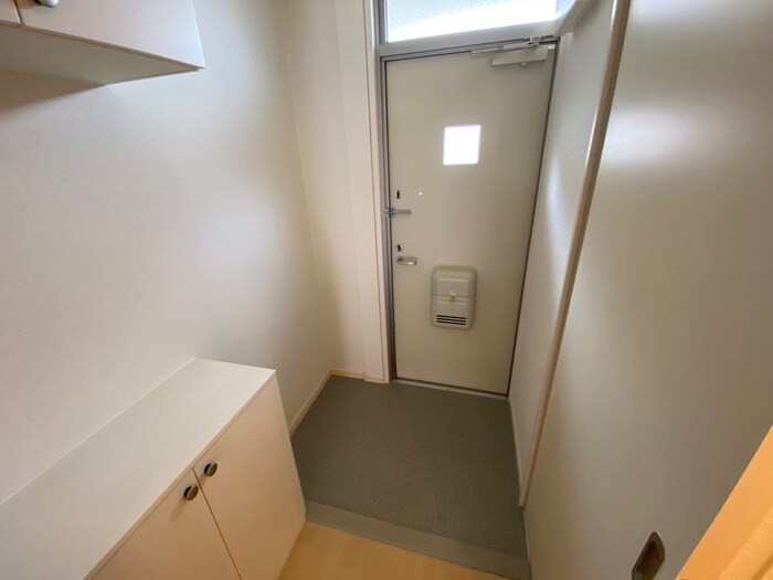物件内観写真15　(玄関)