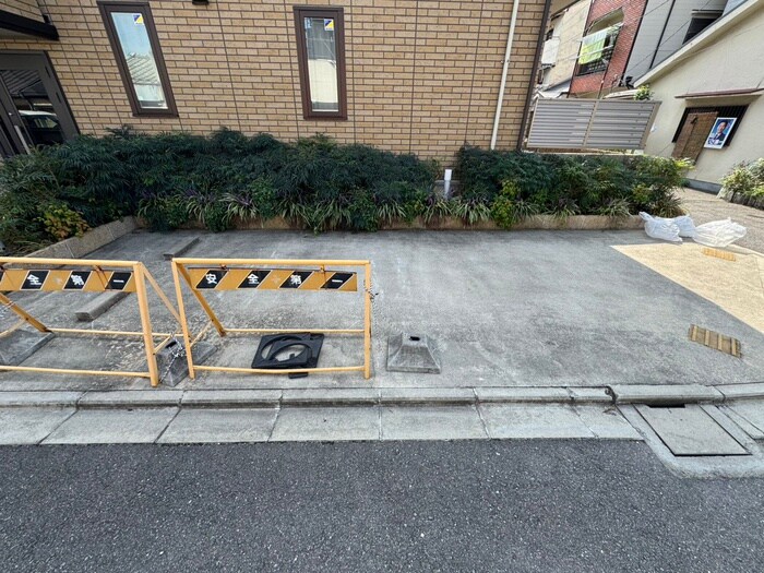 物件外観写真4　(駐車場)