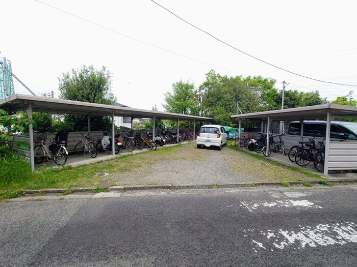 物件外観写真4　(駐輪場)