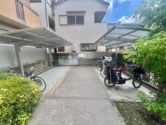 物件外観写真2　(駐輪場)