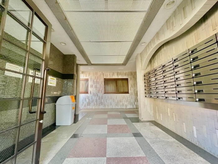 物件外観写真2　(エントランス部分)