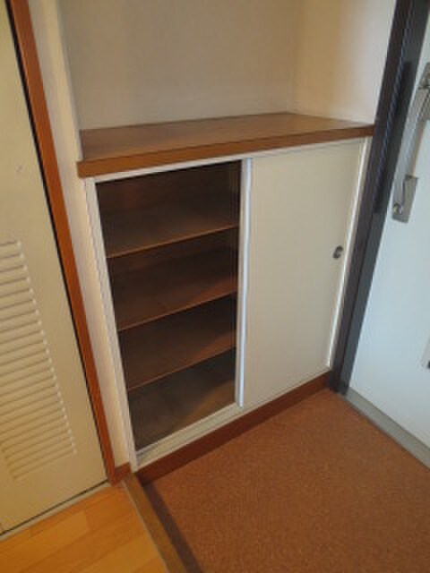 物件内観写真8　(靴箱)