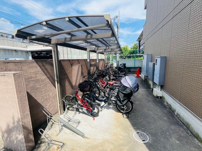 物件外観写真5　(駐輪場)