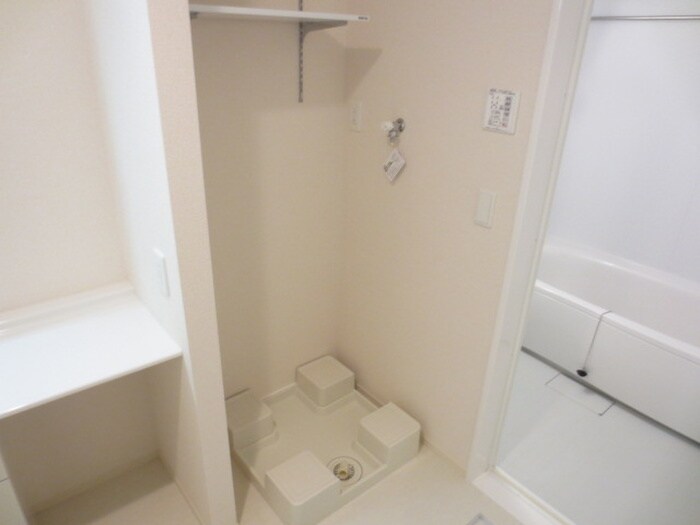 物件内観写真14　(洗濯機置場)