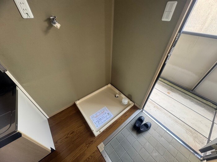 物件内観写真12　(洗濯機置場)