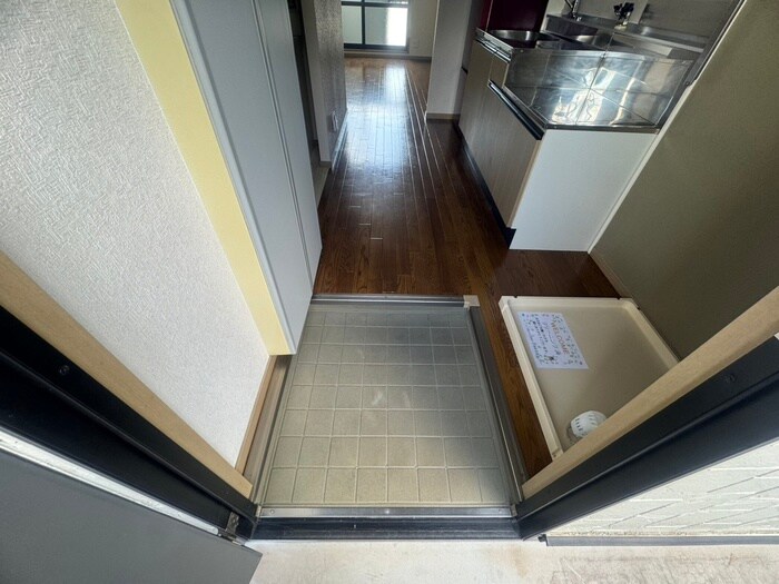 物件内観写真16　(玄関)