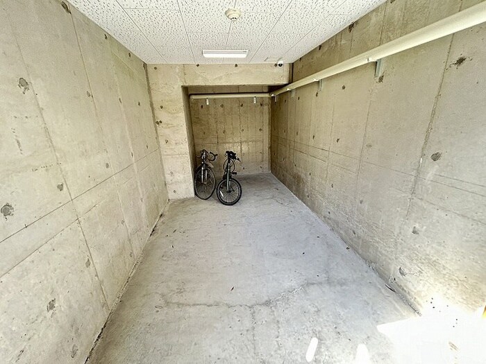物件外観写真2　(駐輪場)