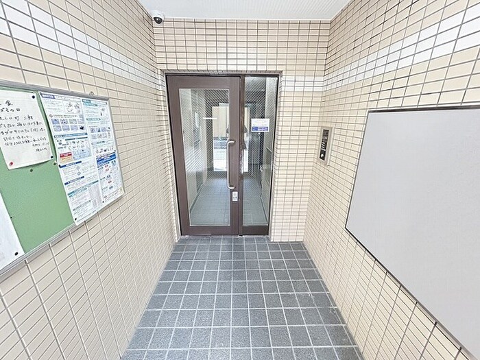 物件外観写真6　(エントランス部分)