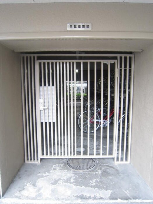 物件外観写真5　(駐輪場)