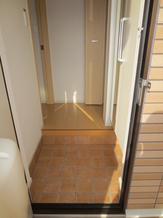 物件内観写真7　(玄関)
