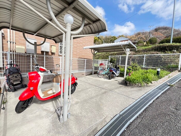 物件外観写真3　(駐輪場)