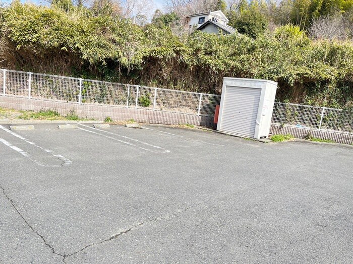 物件外観写真4　(駐車場)