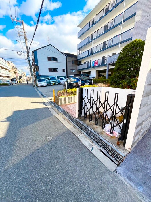 物件外観写真4　(建物設備)