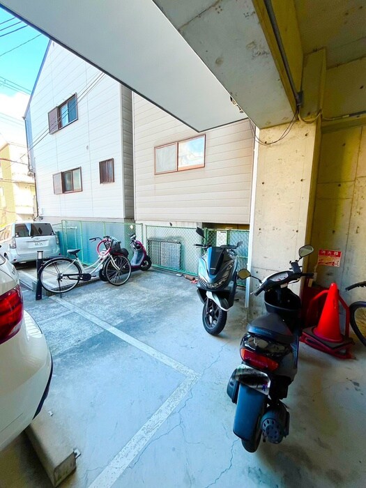 物件外観写真5　(駐輪場)