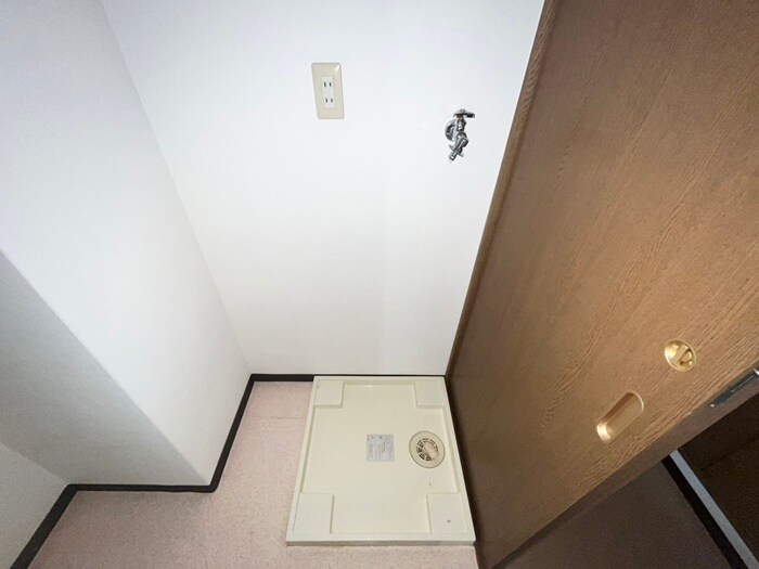 物件内観写真13　(洗濯機置場)