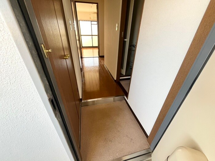 物件内観写真16　(玄関)