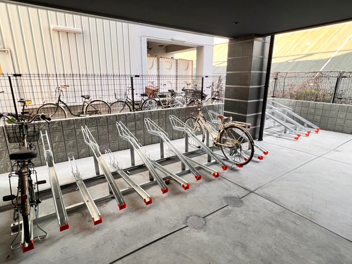 物件外観写真3　(駐輪場)