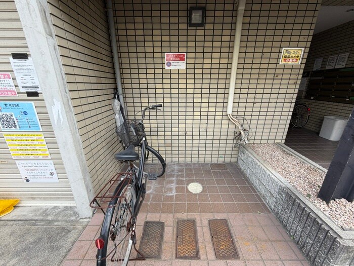 物件外観写真4　(駐輪場)
