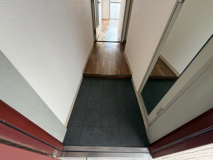 物件内観写真18　(玄関)