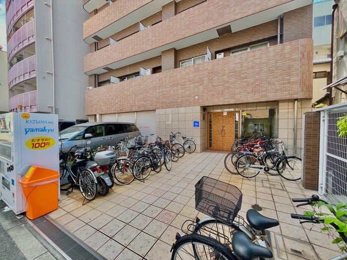 物件外観写真4　(駐輪場)