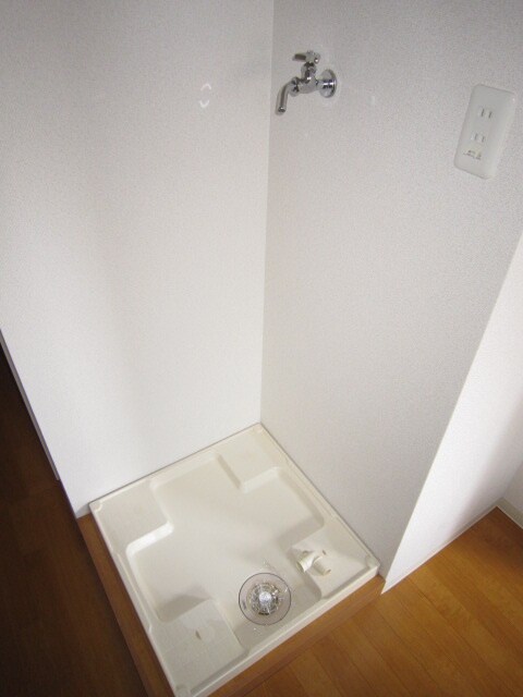 物件内観写真11　(洗濯機置場)