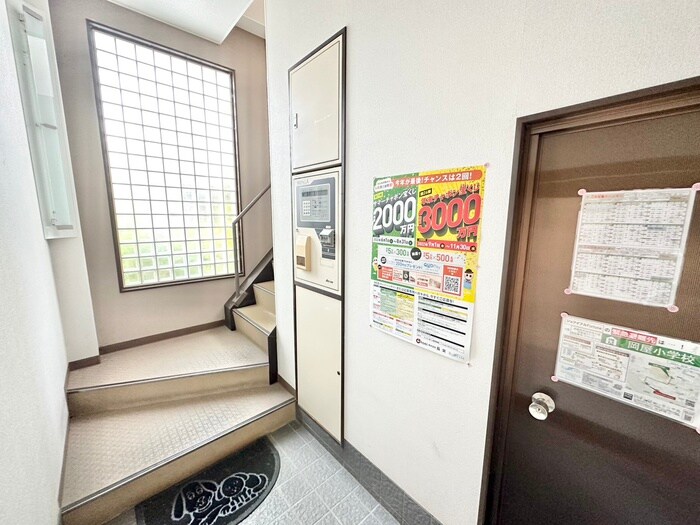 物件外観写真4　(エントランス部分)